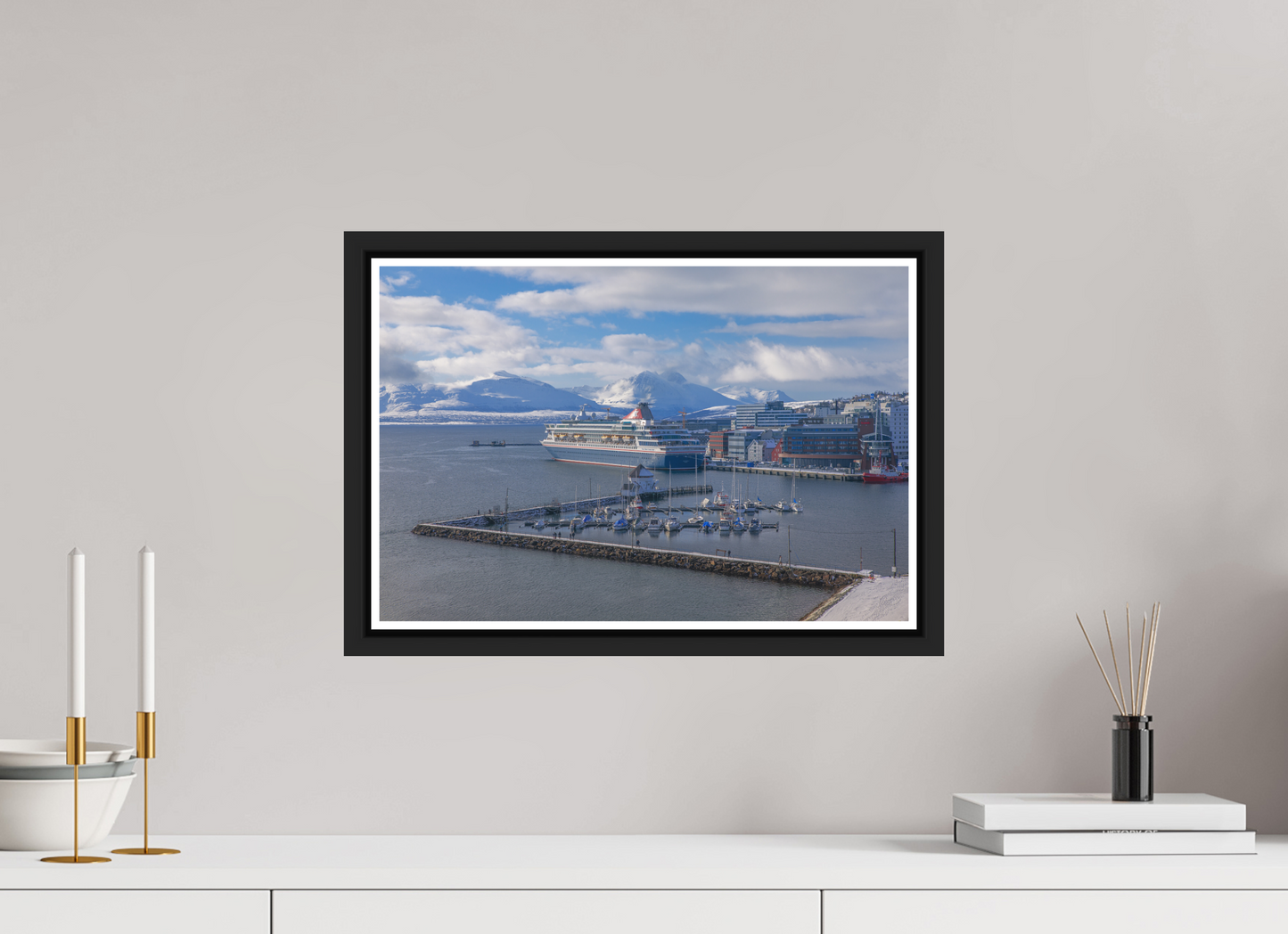 45 x 30 cm, Matt Black Frame Balmoral in Tromso
