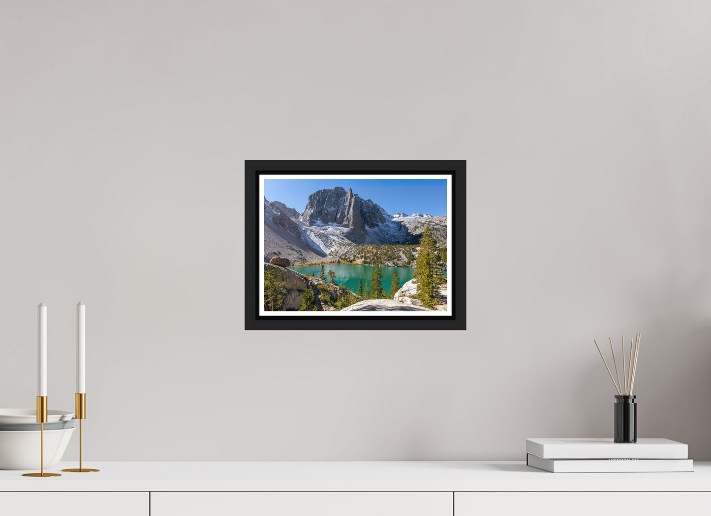 28 x 20 cm, Matt Black Frame Second Lake.