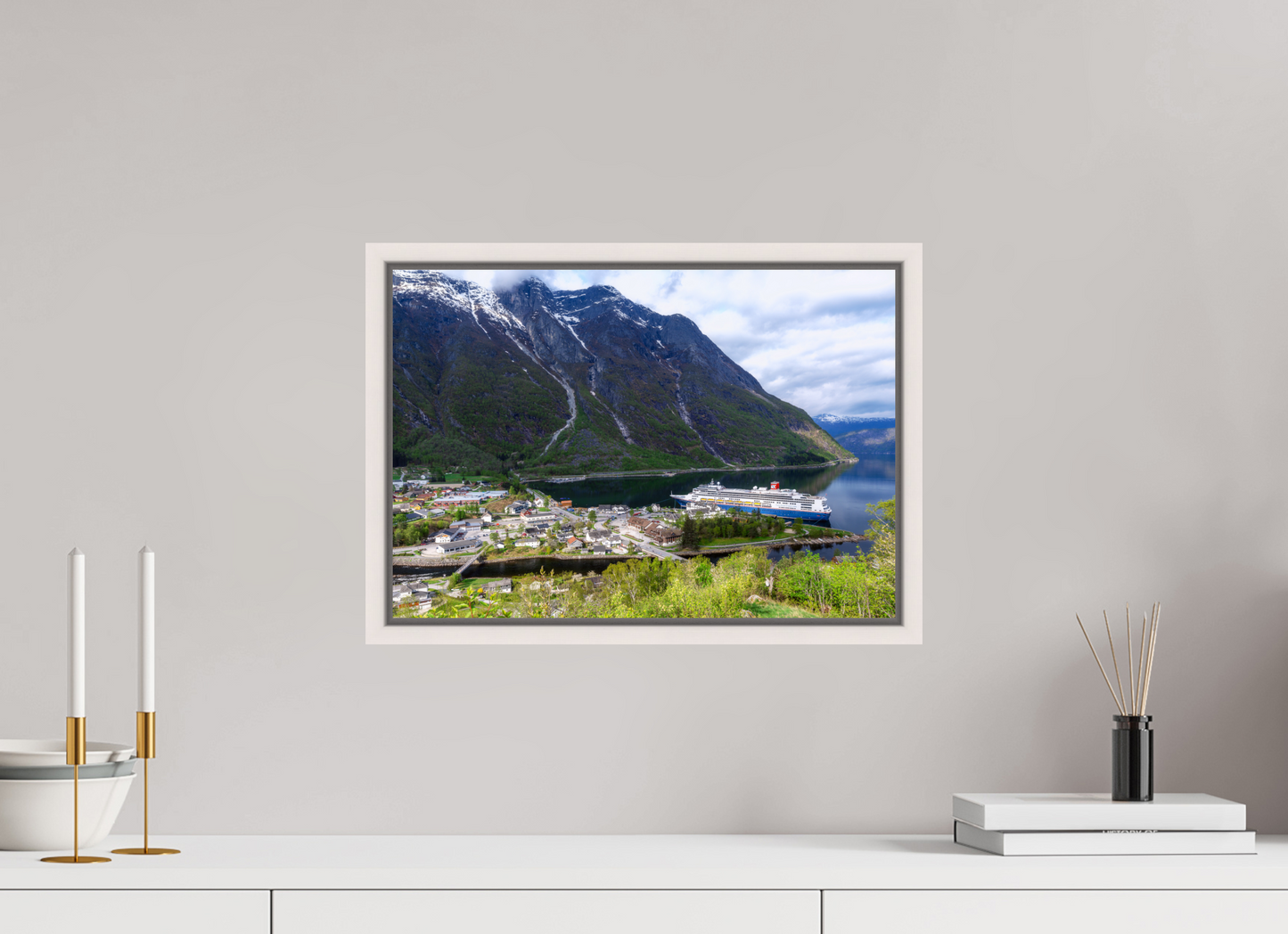 43.3 x 30 cm, White Frame Borealis in Eidfjord
