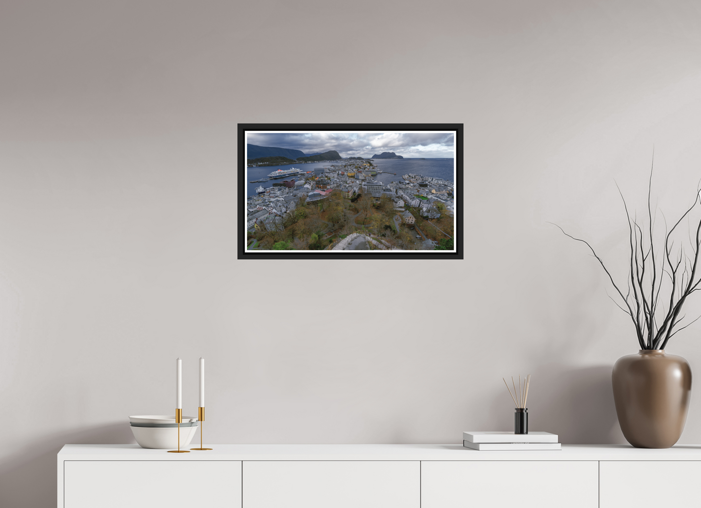 64 x 36 cm, Matt Black Frame Balmoral in Alesund