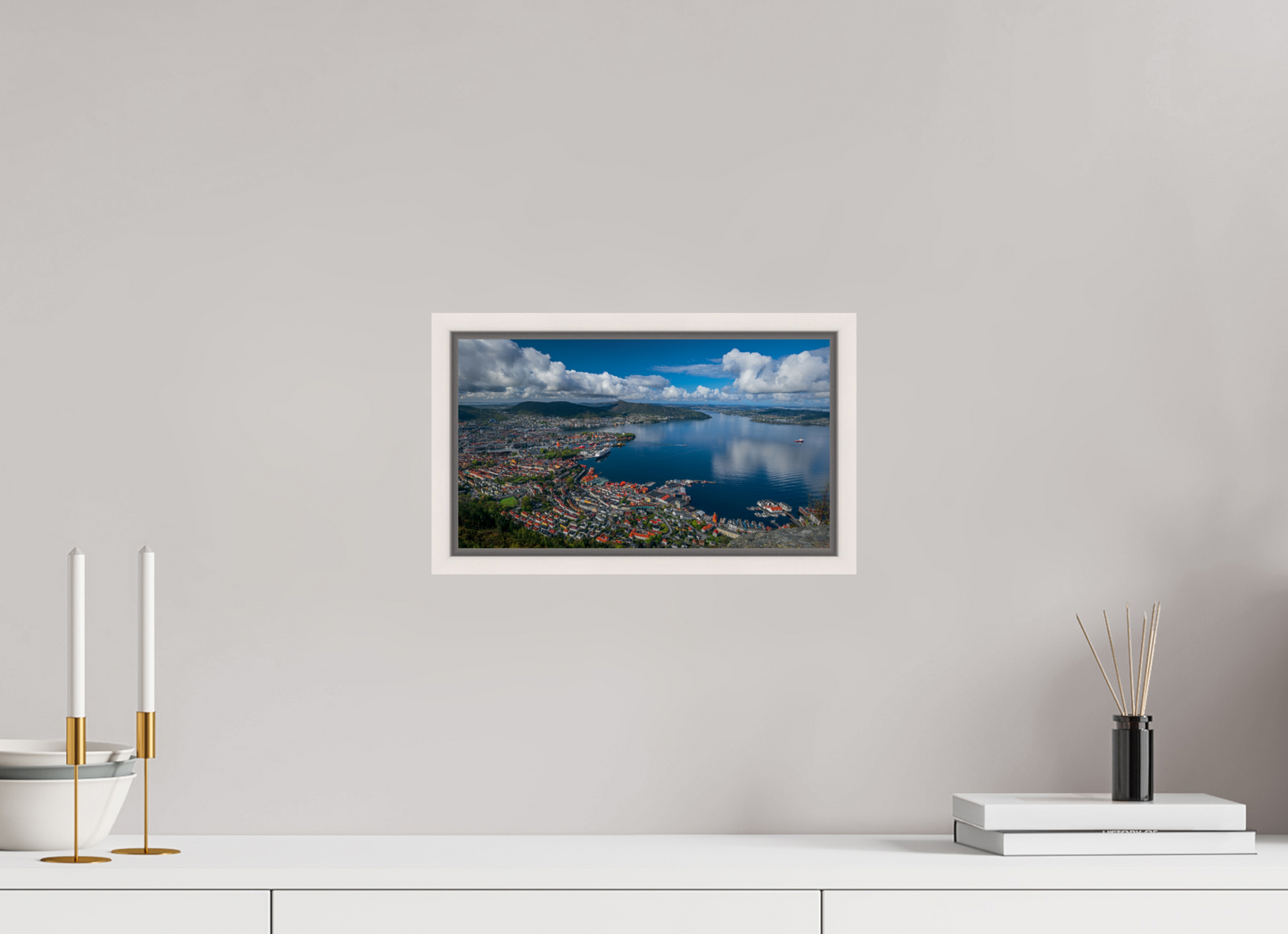 32 x 18 cm, White Frame Borealis in Bergen