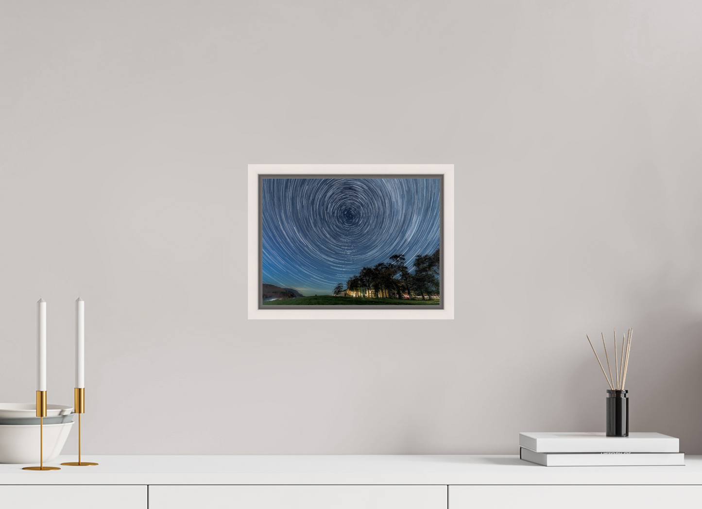 28 x 20 cm, White Frame Near Howe Star Trails