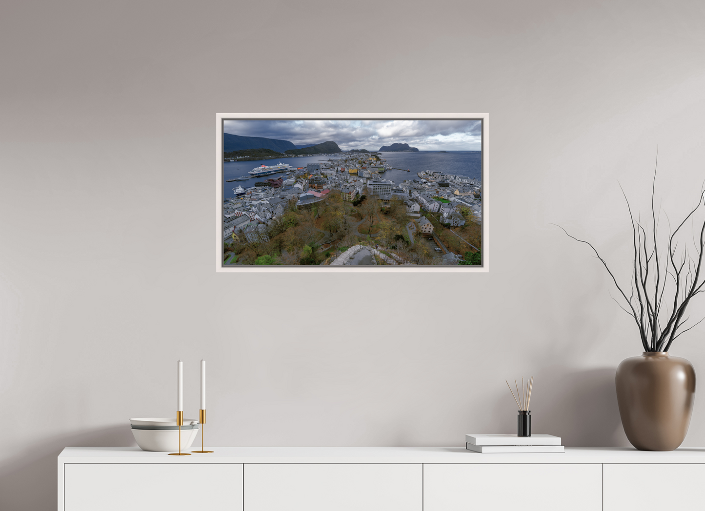80 x 45 cm, White Frame Balmoral in Alesund