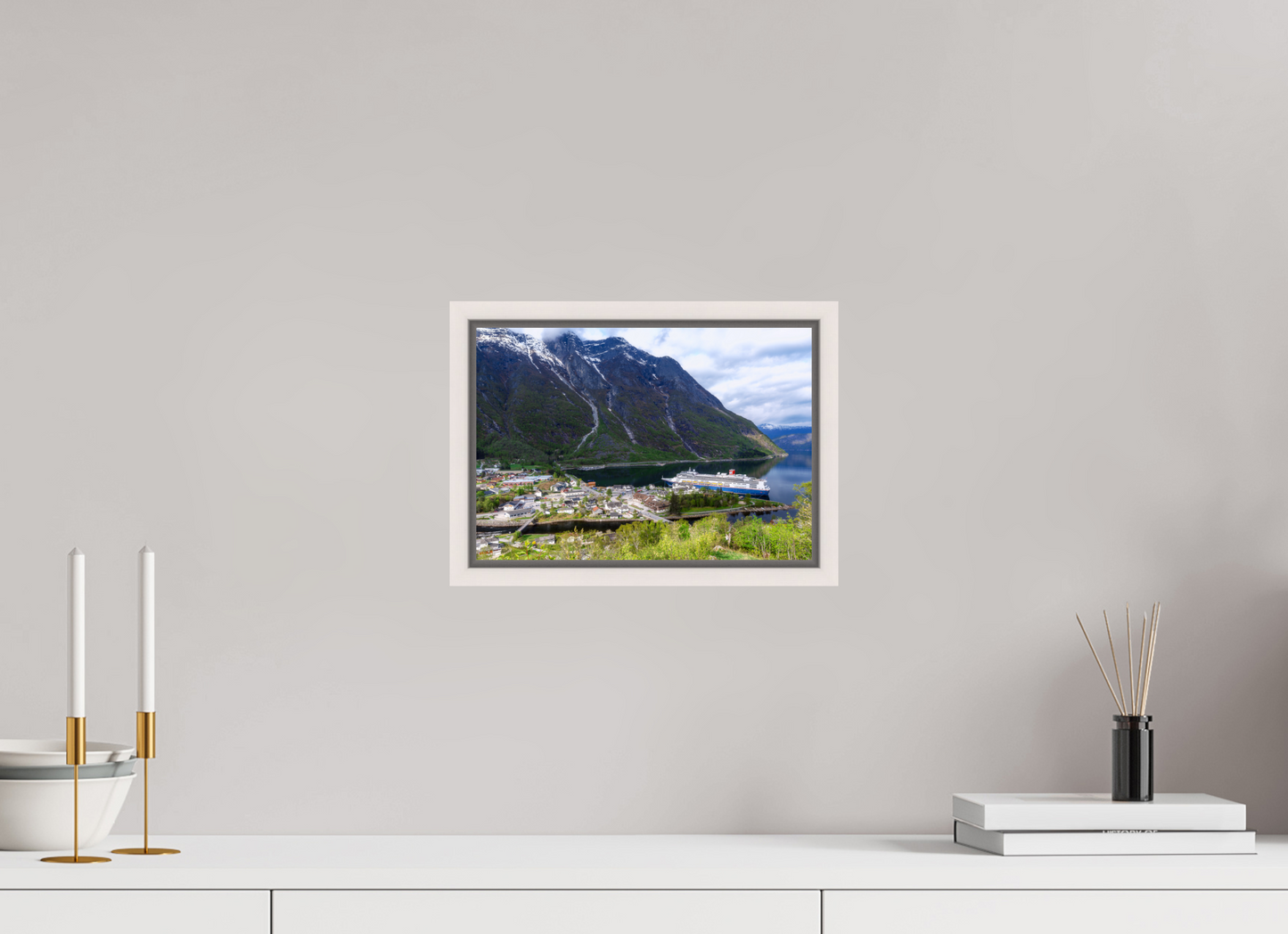 28.9 x 20 cm, White Frame Borealis in Eidfjord