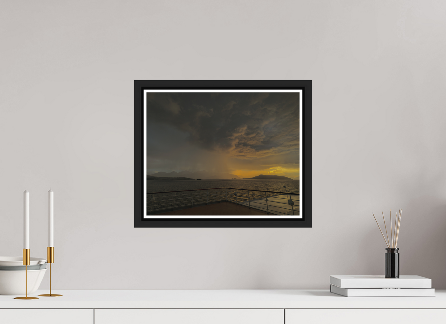 37.5 x 30 cm, Matt Black Frame Balmoral. Molde Squall