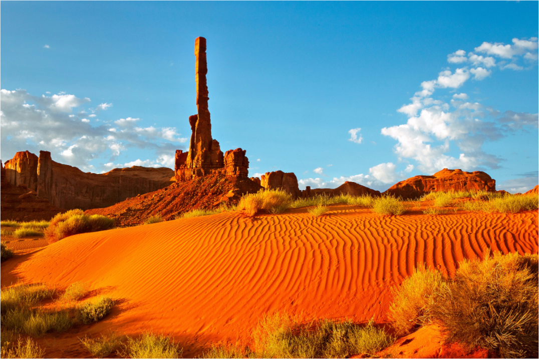 Main image The Totem Pole, Monument Valley