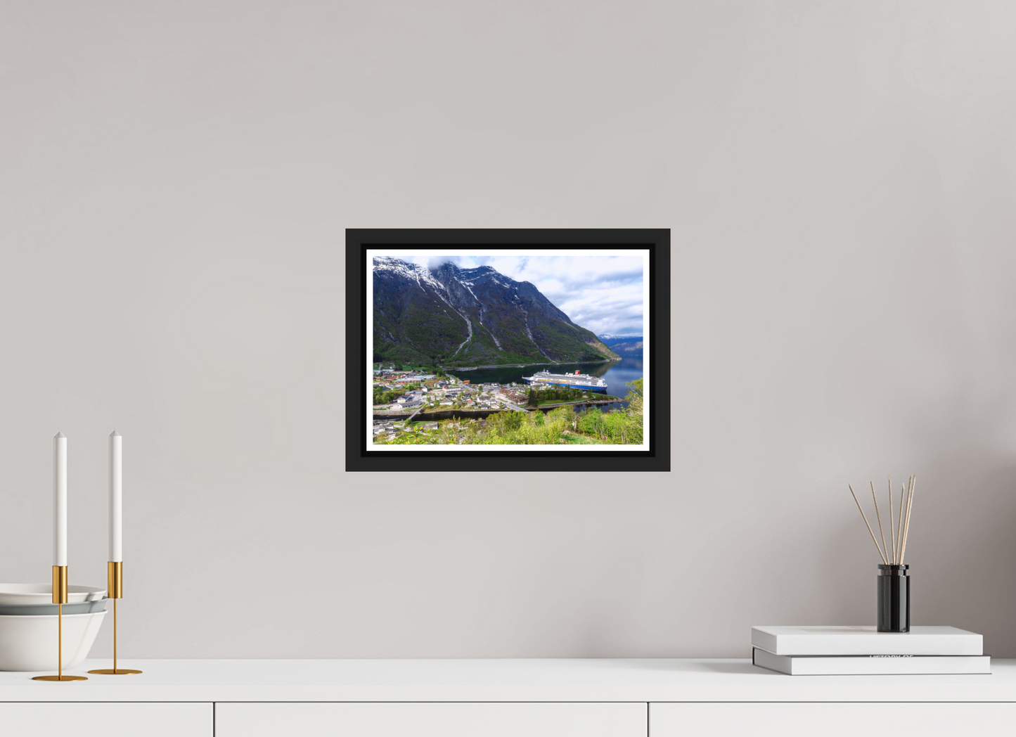 28.9 x 20 cm, Matt Black Frame Borealis in Eidfjord