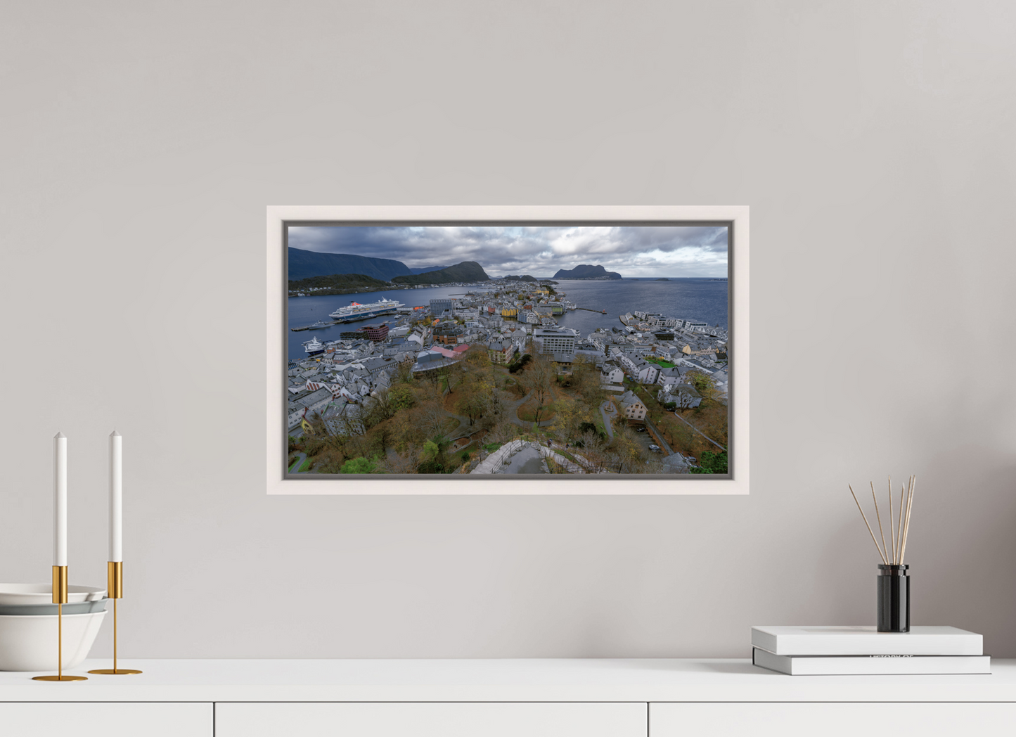 48 x 27 cm, White Frame Balmoral in Alesund